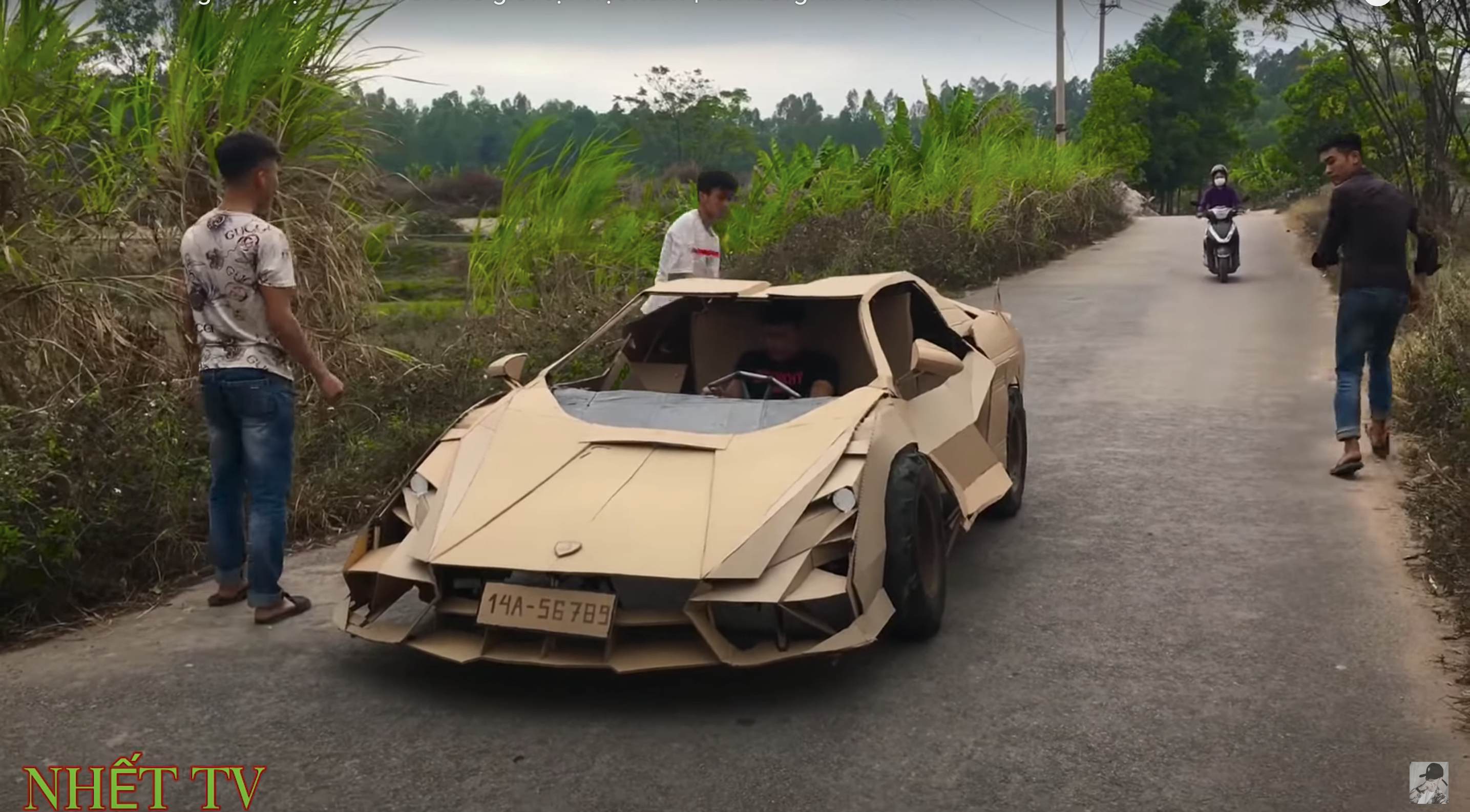 El Lamborghini de cartón que crearon un grupo de vietnamitas - Motores MX